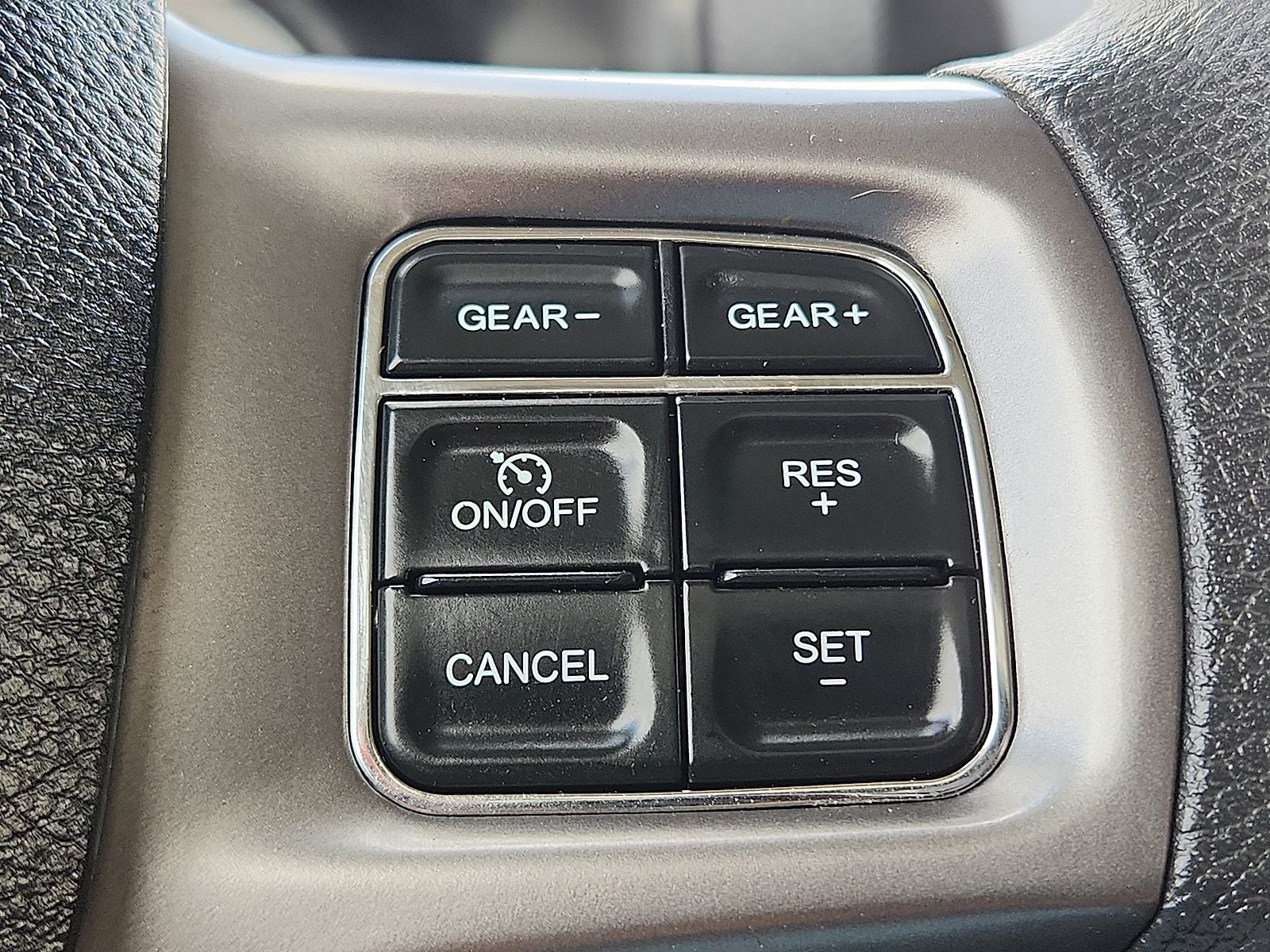 2024 RAM 1500 SLT