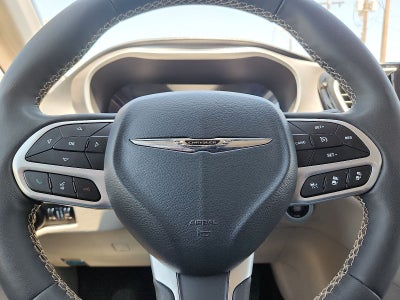2024 Chrysler Pacifica Select