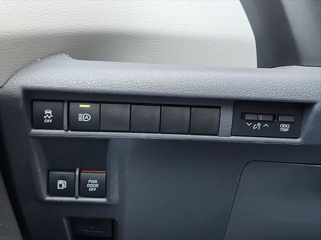 2021 Toyota Sienna LE 8 Passenger